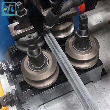 Oglekļa tērauda taisnstūra cauruļu dzirnavu mašīna